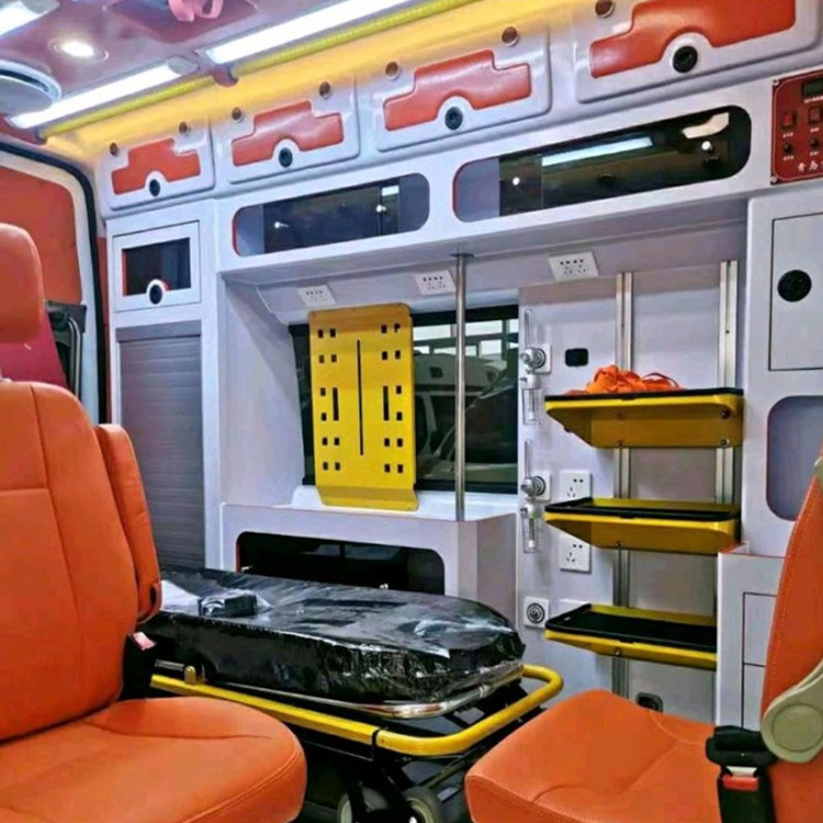 坡头镇长途救护车护送病人租赁价格